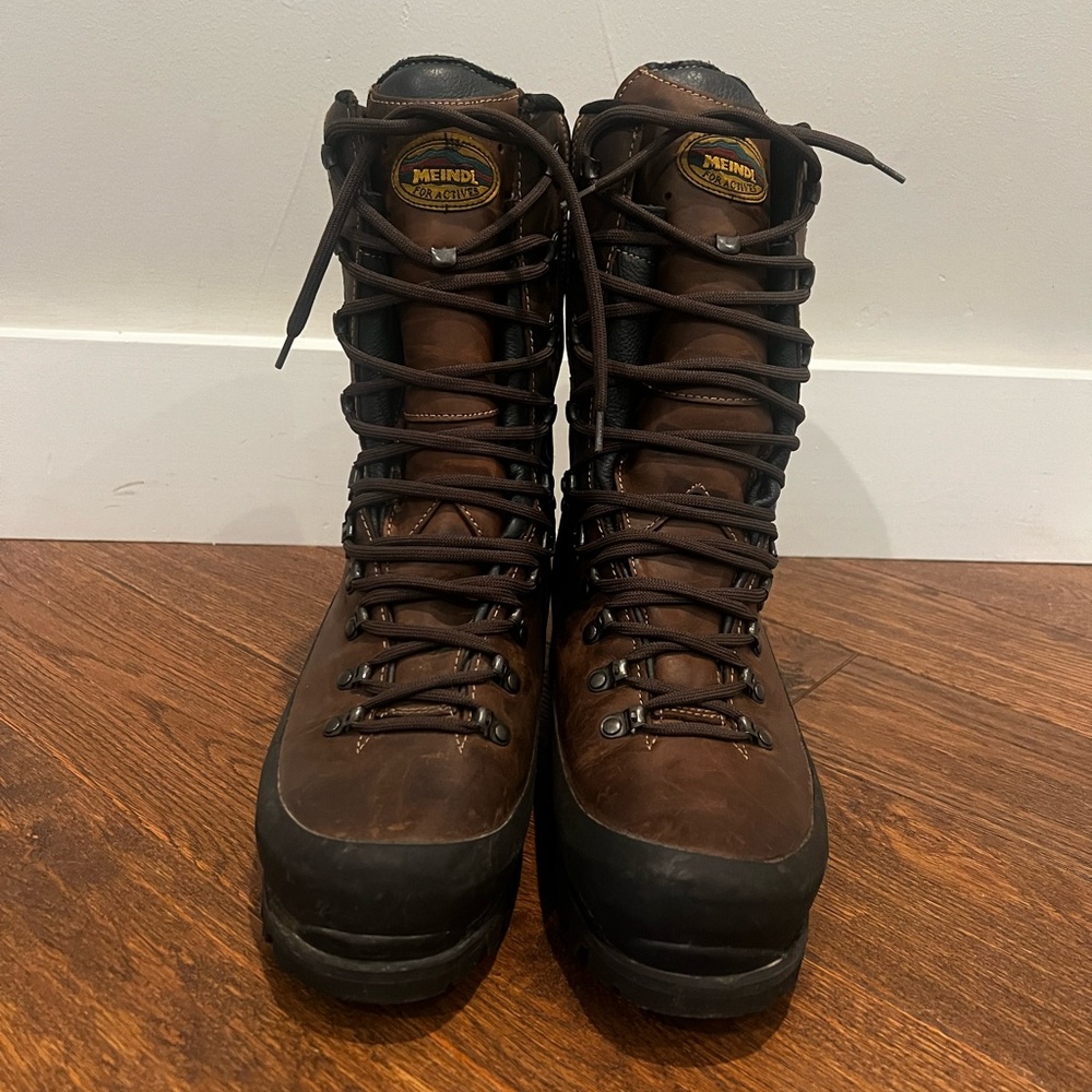 GORE-TEX Brown and Black Boots with High Top Design and Rugged Traction